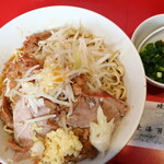 ラーメン二郎 - 汁なし半分＋ニンニク多め＋青ネギ