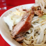 ラーメン二郎 - 豚の厚み