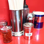 ラーメン二郎 - 卓上調味料