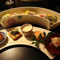アシェット・ド・マコ - 下には豆腐サラダ（胡麻ドレ）