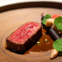 レストラン オオツ - 2022.10 但馬玄ロース 山椒のソース 加賀蓮根 紫人参 おおまさり ビーツのピュレ