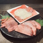 Yakiniku Horumon Sakaba Toroniku - 