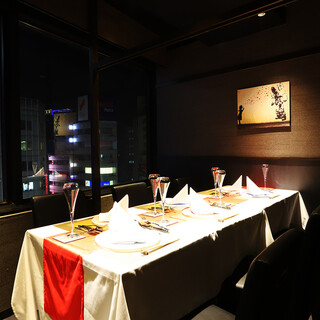 Enjoy a luxurious time for adults in a private room with a night view, perfect for anniversaries or dates.