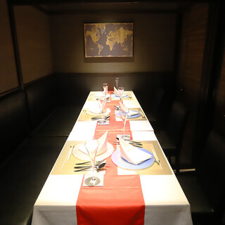Completely private room suitable for various occasions such as entertainment and banquets