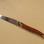 トゥ・ラ・ジョア - 美しさにも切れ味にも惚れ惚れする、ライオールの特注ナイフ（３０本作ったとか）