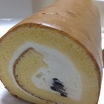 ボンテ洋菓子店 - 黒豆いり米粉ロールケーキ