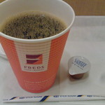 フレッズカフェ - FREDSコーヒー（M）（300円）を注文。