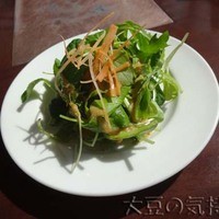 ジンジャーズビーチ - ドレッシングがほとんどかかっていないサラダ・・・