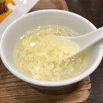 紅虎餃子房 - スープ　スープとライスはお代わり出来ます