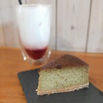 カフェ ミッケ ドルチェ アモ - ピスタチオのチーズケーキ