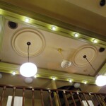 文明堂茶館 ル・カフェ - 贅沢な天井