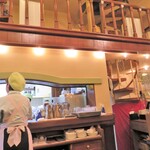 文明堂茶館 ル・カフェ - 豪華だけどお皿置きや厨房の雑多感もまた良し