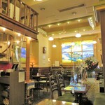 文明堂茶館 ル・カフェ - しかし中は豪華…