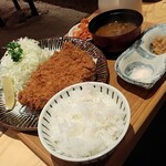 とんかつと、しゃぶしゃぶ。黒豚ふくや - 黒豚の特上ロースカツ定食