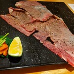 対馬のどぐろとイカ活き造り 博多 魚蔵 - 黒毛和牛炙りロース雲丹巻き