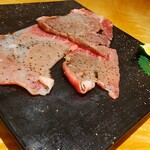 対馬のどぐろとイカ活き造り 博多 魚蔵 - 黒毛和牛炙りロース雲丹巻き