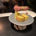 桜坂 ONO - 魚料理は抹茶のパンと一緒にいただきました。
 