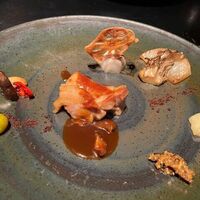 桜坂 ONO - 料理はハーブ鶏の茸マデラソース、周りには焼マイタケ、銀杏、カブ、里芋、シメジ等が添えらえてました。
                     