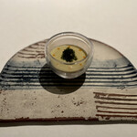 星のや沖縄 ダイニング - 車海老と茄子の前菜：車海老がコロコロ入っていて、珍しい茄子のジュレも美味しかったです。