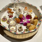 星のや沖縄 ダイニング - ストゥッツィキーニ：東道盆（とぅんだーぼん）