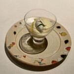 星のや沖縄 ダイニング - 黒糖とパイナップルの小さなデザート：パイナップルはシャーベット状で、黒糖プリンに島豆腐アイスという組合せ。