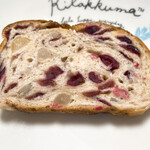 どんぐり - 【2022年09月】天然酵母 マカダミアクランベリー（ハーフ）@300円、断面。