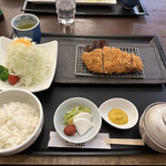 Katsu Sen - 六白黒豚ロース定食 中 2080円