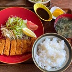 おかた茶屋 - トンカツ定食900円(税込)