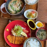 おかた茶屋 - モツ煮定食とトンカツ定食