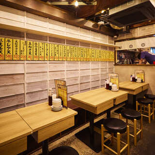 A popular Izakaya (Japanese-style bar) where you can enjoy Tempura, which has the image of a high-class cuisine.