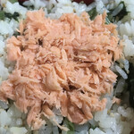 おにぎりの桃太郎 - 鮭とわさび菜弁当：飯
