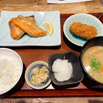 飯場魚金 - 銀鮭の炭火焼定食(特製豚汁付き、ごはん少なめ)_¥1,200→1,150(ごはん少なめ割引▲¥50)