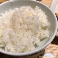 赤坂うまや 新宿 - このいびつな盛り付け、センス悪〜。または日本生活が浅いのかな