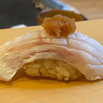 鮨駒 - さっと湯引きされてて、表面の水分が飛んで味が濃い！