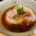 Japanese Ramen Noodle Lab Q - 醤油らぁ麺［到着時］