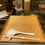 Japanese Ramen Noodle Lab Q - 御膳＆れんげ＆お箸。