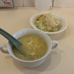 オガワヤ - 卵スープとサラダがつきました