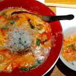 新潟 三宝亭 東京ラボ - たらこ湯麺 1000円、ランチタイムのご飯は無料、たらこ餡をご飯にかけてみました
