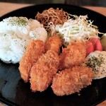 シークレットベース アトリエキッチン - ぷりぷり牡蠣フライ　