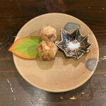 かもめ食堂 - 里芋の素揚げ