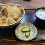 Sarashina - かつ丼950円　味噌汁150円
