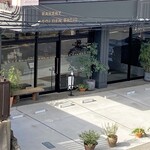 BAKERY GOLDEN RATIO - 外観：店舗前は駐車不可！