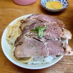 三平ラーメン - 自作チャーシューラーメン丼