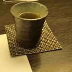旬菜 おぐら家 - その後はウェルカムドリンク代わりに冷たいほうじ茶を頂き