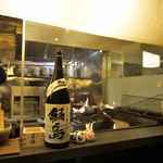 旬菜 おぐら家 - 先ほどカツオを炙っていたガスコンロ近くもファイヤーしていました。