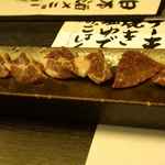 旬菜 おぐら家 - 燻した旨味が濃厚な馬肉の燻製や