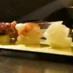 旬菜 おぐら家 - 今回用意された刺身は、写真左から順に
      くまえび、かつお、鳴門のタイ、アオリイカ、鯖が盛られていました。