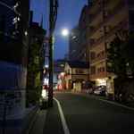 旬菜 おぐら家 - 少しづつ飲食店の灯りが通りにポツポツと見え始め