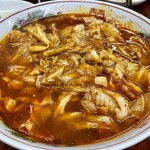 上海酒家 - 私の注文したマーラー麺。見た目ほどの辛さはなく、徐々に汗が出る感じです。野菜がたっぷりでヘルシーですね✨辛さだけではなく旨みもたっぷり(ღ*ˇ ˇ*)｡o♡