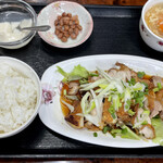 上海酒家 - あさみんちゃんの油淋鶏定食♡ これで750円ですよ(｡•̀ᴗ-)و ✧スープも美味しそうだなぁ✨